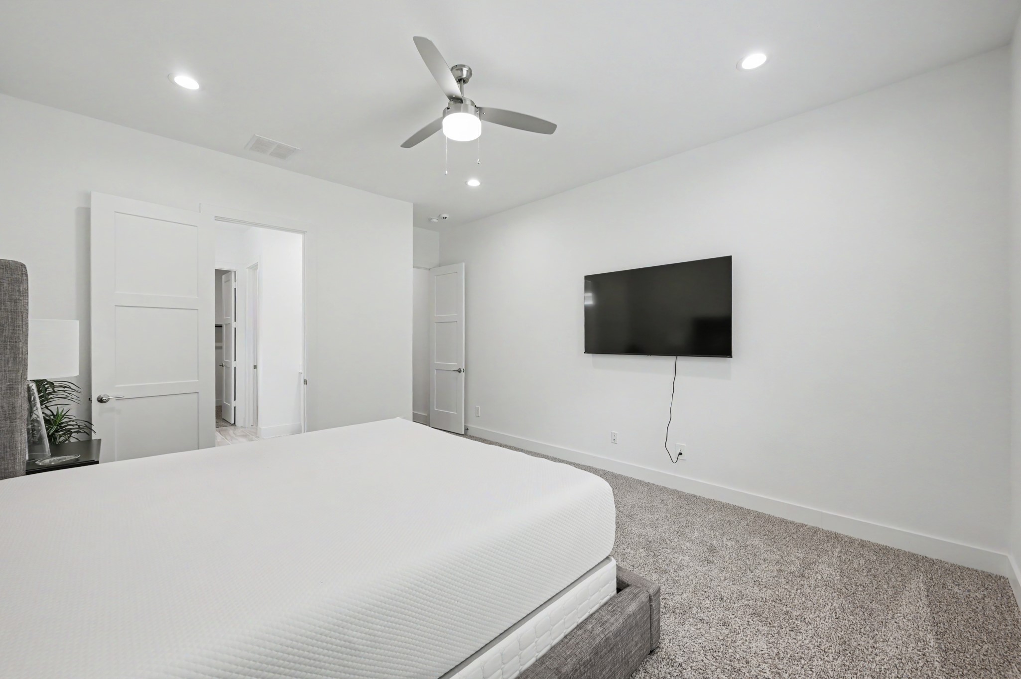 326 Springfield Terrace Drive Conroe, TX 77304 - Photo 16 of 43 Gallery Image 16