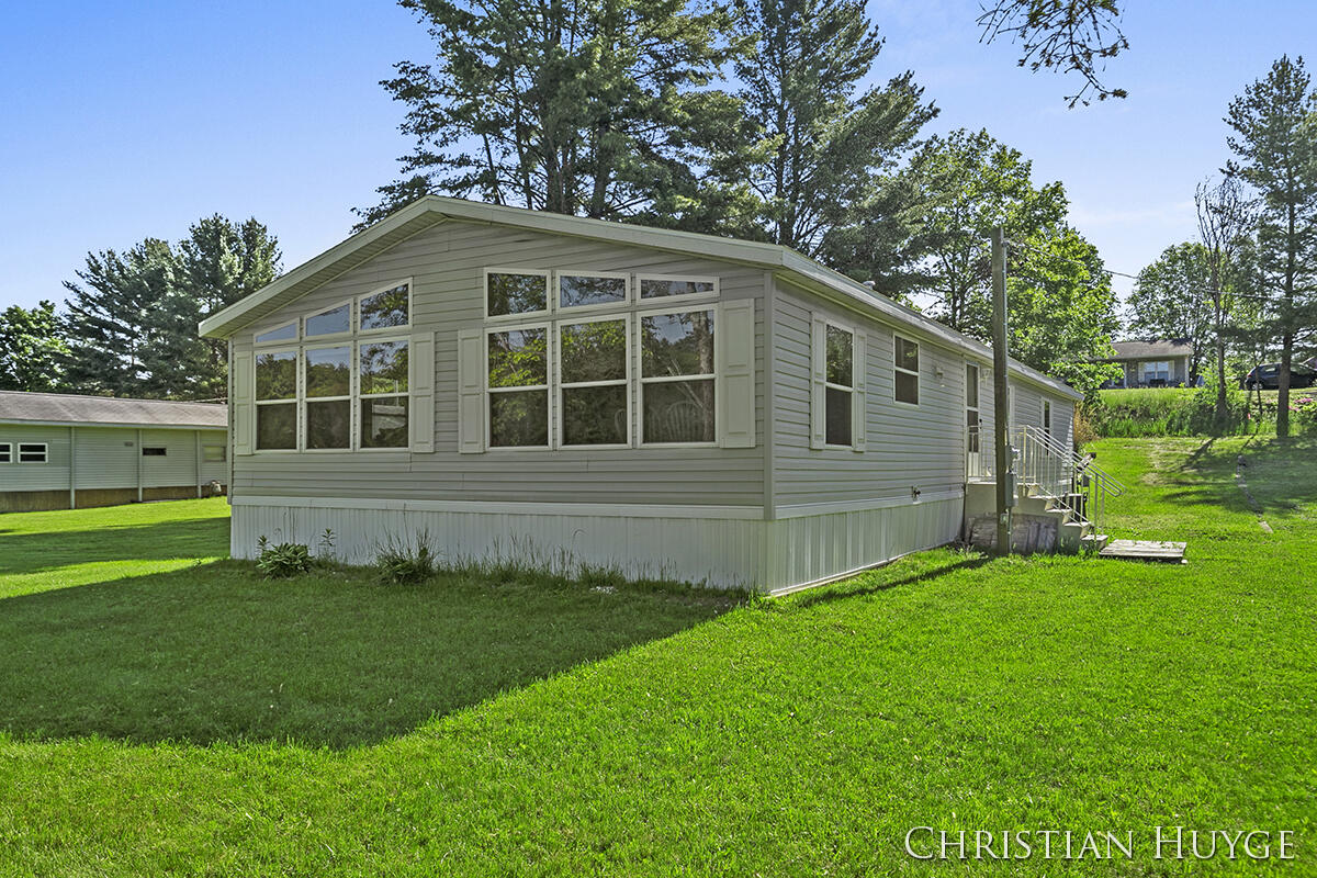 11629 Riverside Drive Stanwood, MI 49346 - Photo 2 of 25 IMG_1001