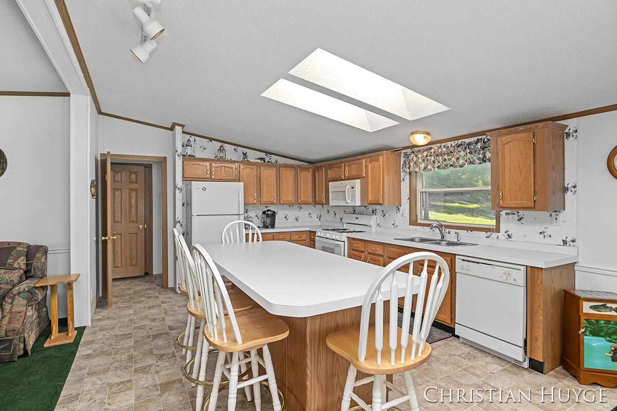 11629 Riverside Drive Stanwood, MI 49346 - Photo 8 of 25 IMG_1007