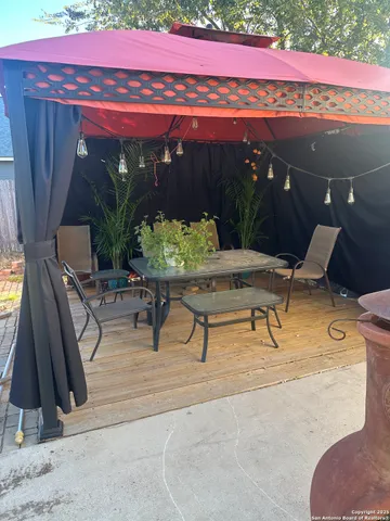 a view of an outdoor space