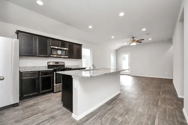 $1,900 | 9847 Laurel Lake Drive, Conroe, TX 77384