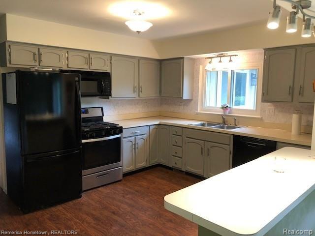 23900 Springbrook Drive Farmington Hills, MI 48336 - Photo 5 of 22
