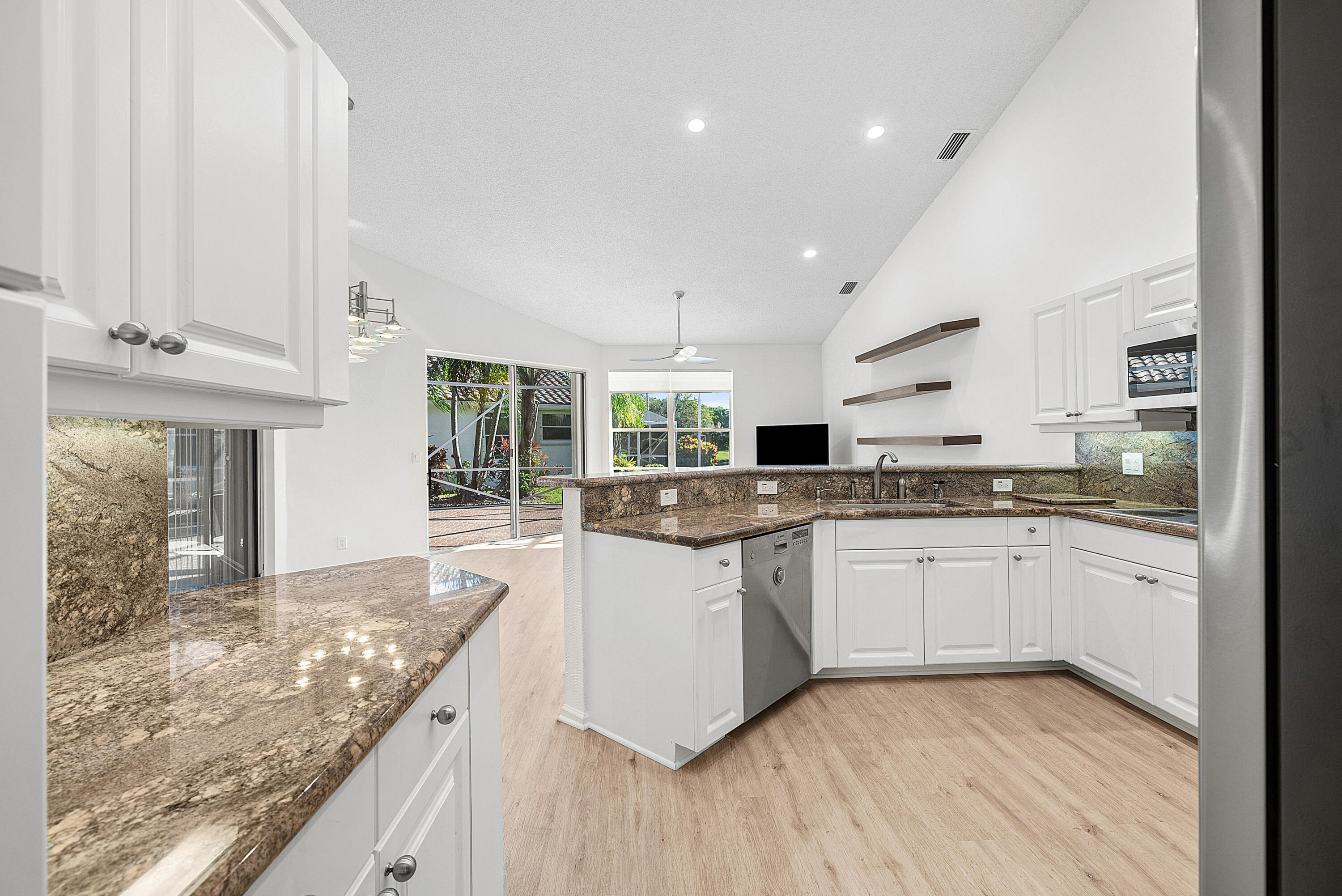 8706 Rothbury Lane Boynton Beach, FL 33472 - Photo 13 of 77 011-8706RothburyLane-BoyntonBeach-FL-334