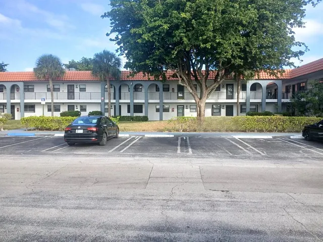 $1,975 | 2101 Woolbright Road, Unit J202, Boynton Beach, FL 33426