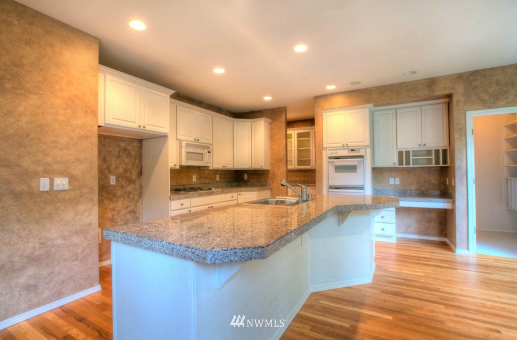3426 Northeast 23rd Place Renton, WA 98056 - Photo 8 of 15 Gallery Image 8