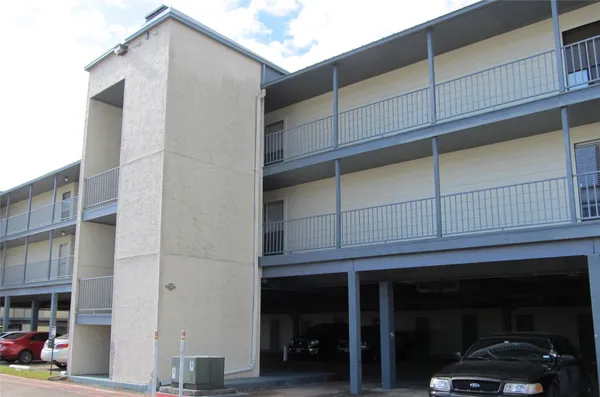 $1,050 | 4001 East NASA Parkway, Unit 138, El Lago, TX 77586