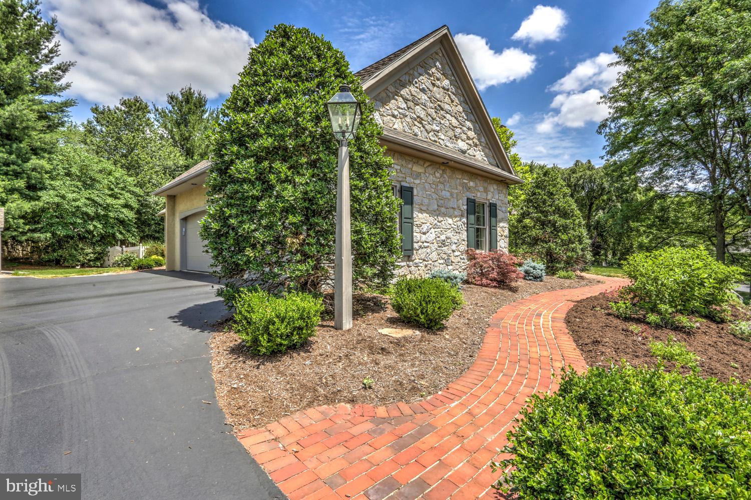 22 Brookside Court Lititz, PA 17543 - Photo 8 of 101