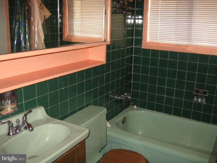 16 Canal Road Levittown, PA 19057 - Photo 12 of 12 Bathroom