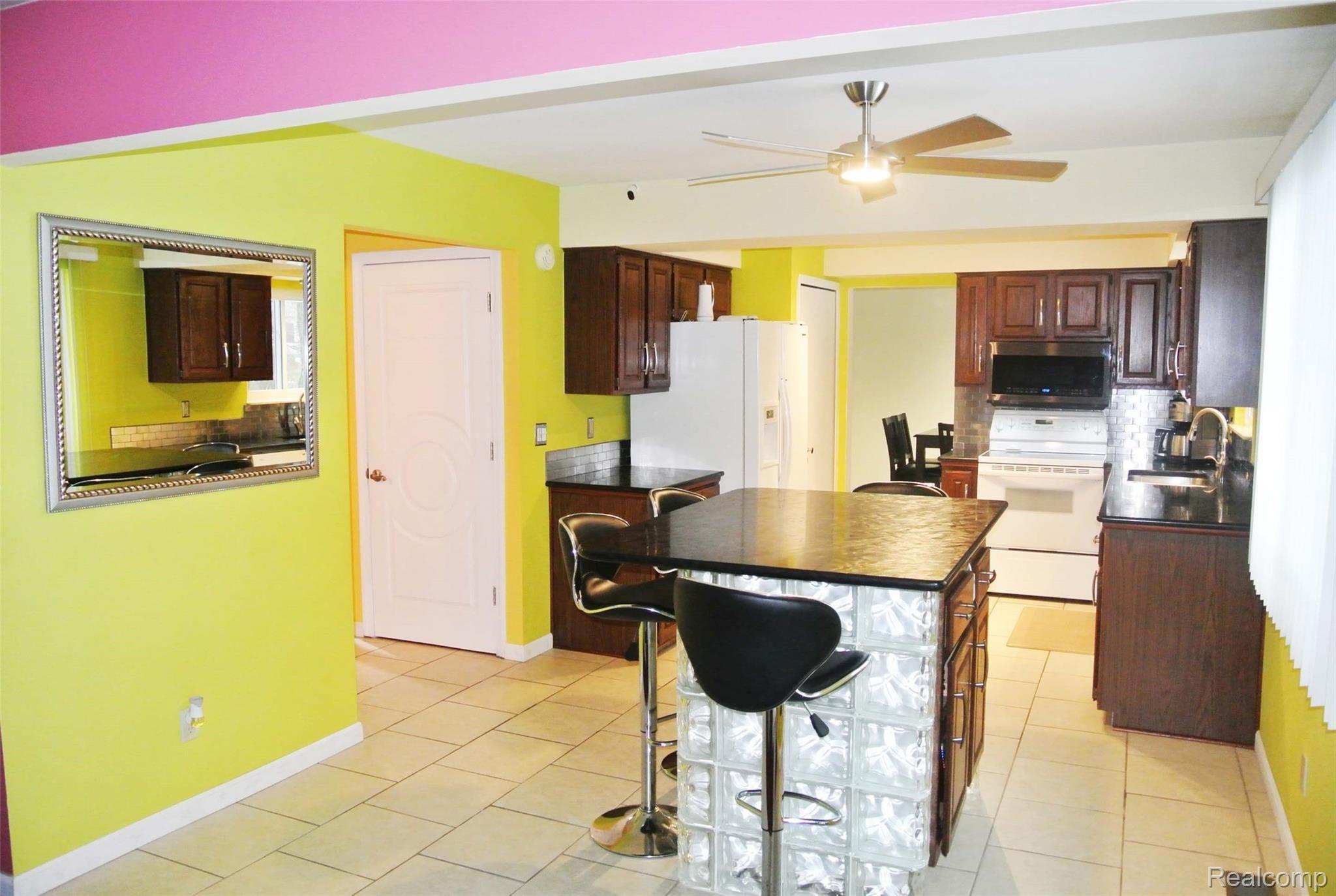 732 Longford Drive Rochester, MI 48309 - Photo 7 of 29 DSC_3730.jpg