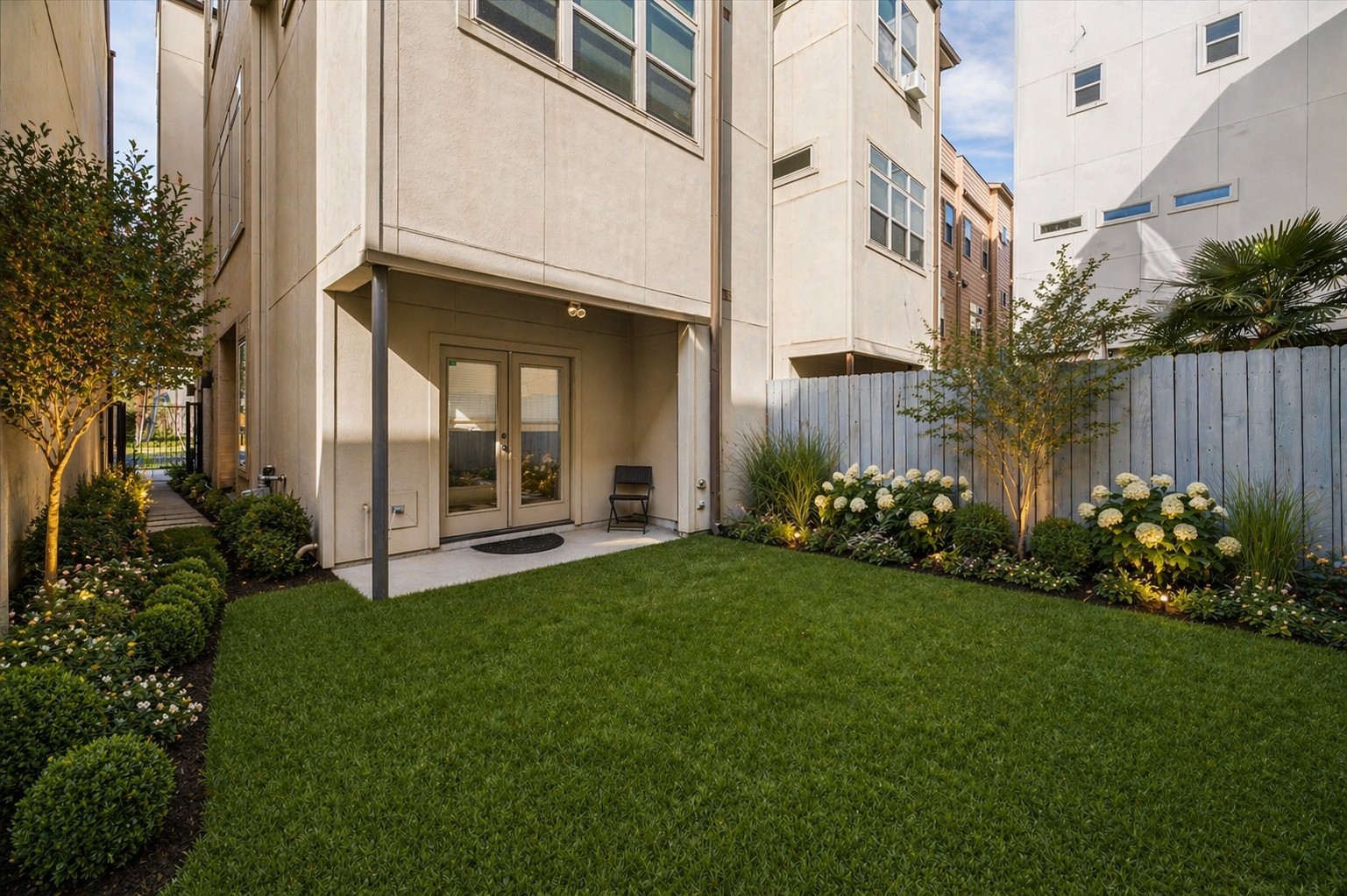 4417 Eli Street Houston, TX 77007 - Photo 2 of 24 Rendering shown is for inspiration only. Outdoor landscaping has been digitally added to showcase the yard’s potential.