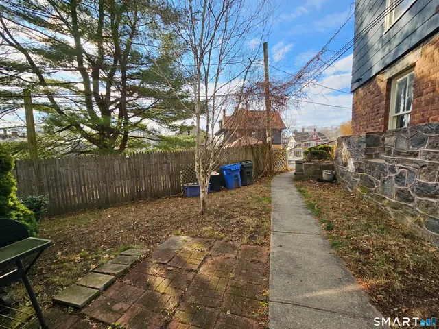 $1,200 | 57 Warren Street, Norwich, CT 06360