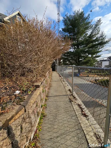 $1,200 | 57 Warren Street, Norwich, CT 06360