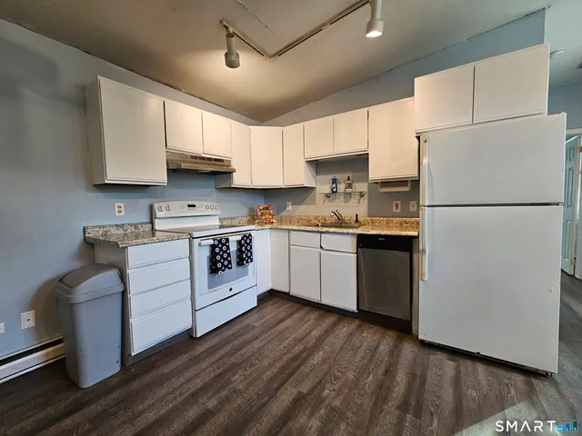 $1,200 | 57 Warren Street, Norwich, CT 06360