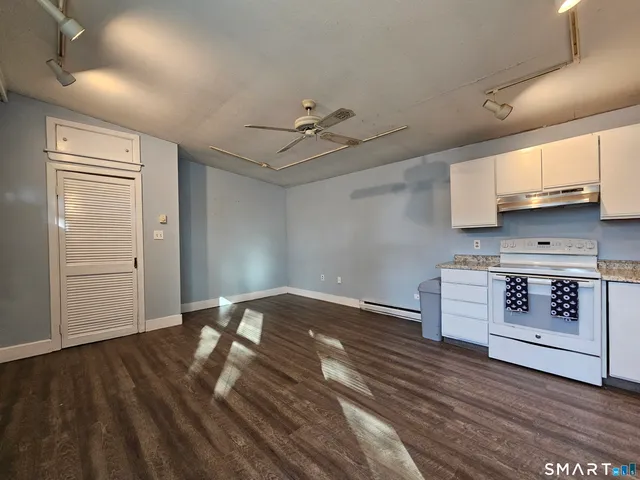 $1,200 | 57 Warren Street, Norwich, CT 06360