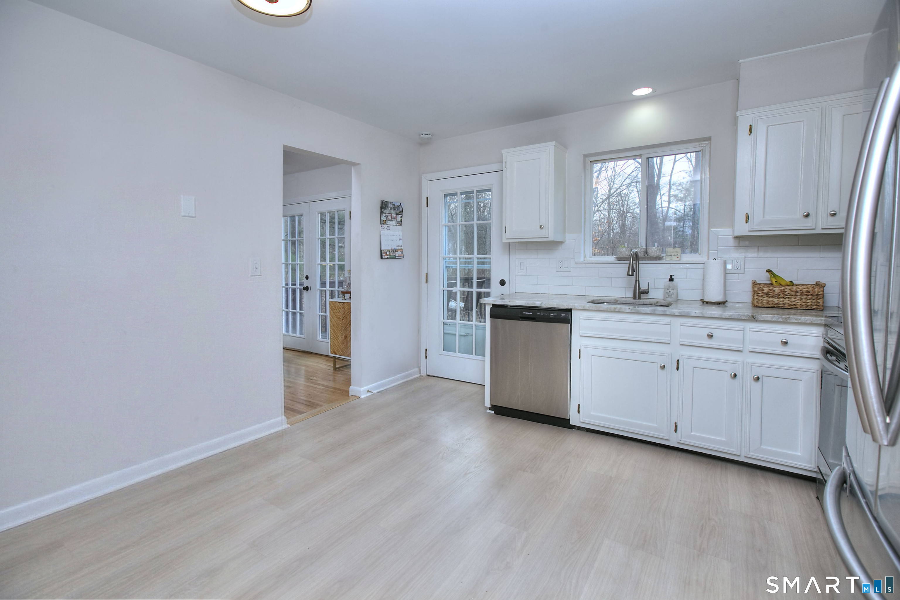 518 Bennetts Farm Road Ridgefield, CT 06877 - Photo 5 of 32 a kitchen with a sink cabinets and wooden floor