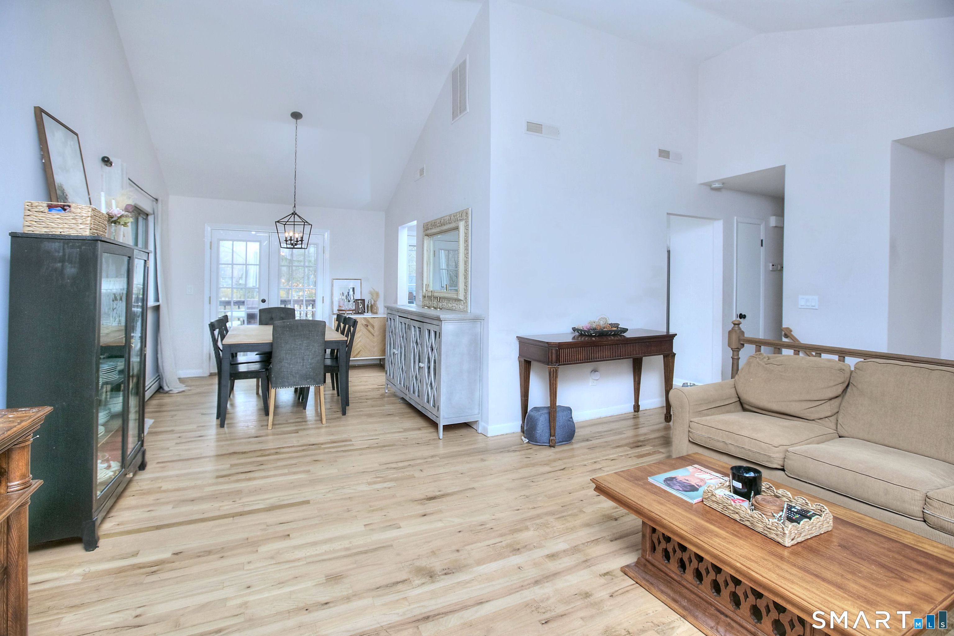 518 Bennetts Farm Road Ridgefield, CT 06877 - Photo 8 of 32 a living room with furniture and wooden floor