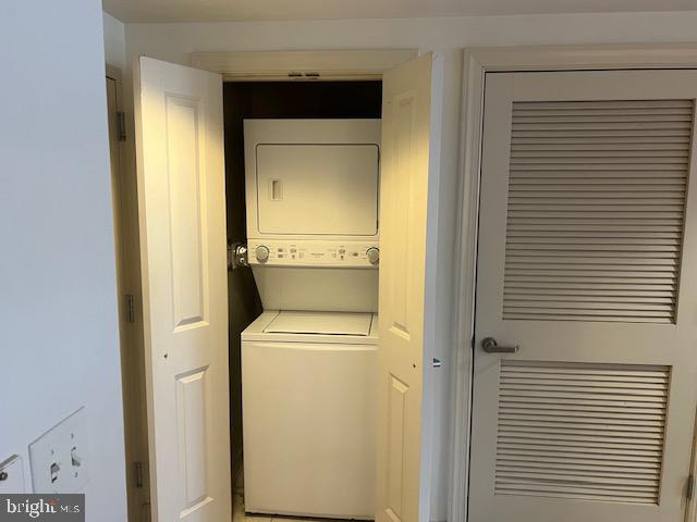 777 7th Street Northwest, Unit 930 Washington, DC 20001 - Photo 12 of 34 a utility room with dryer and washer