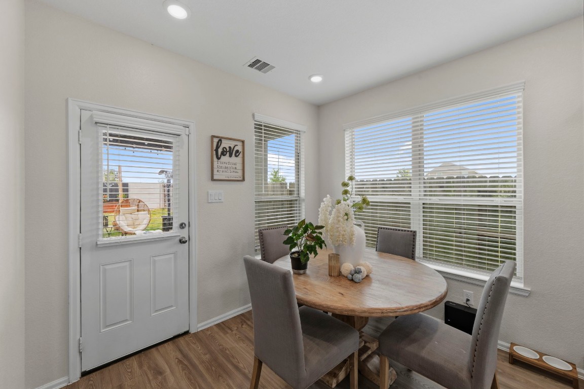 5142 Dunstable Manor Lane Rosharon, TX 77583 - Photo 13 of 30 Breakfest section with view to the great patio