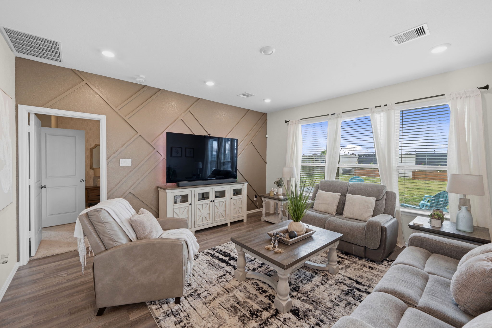 5142 Dunstable Manor Lane Rosharon, TX 77583 - Photo 16 of 30 Neutral interior tones provide a versatile backdrop for a variety of design styles.