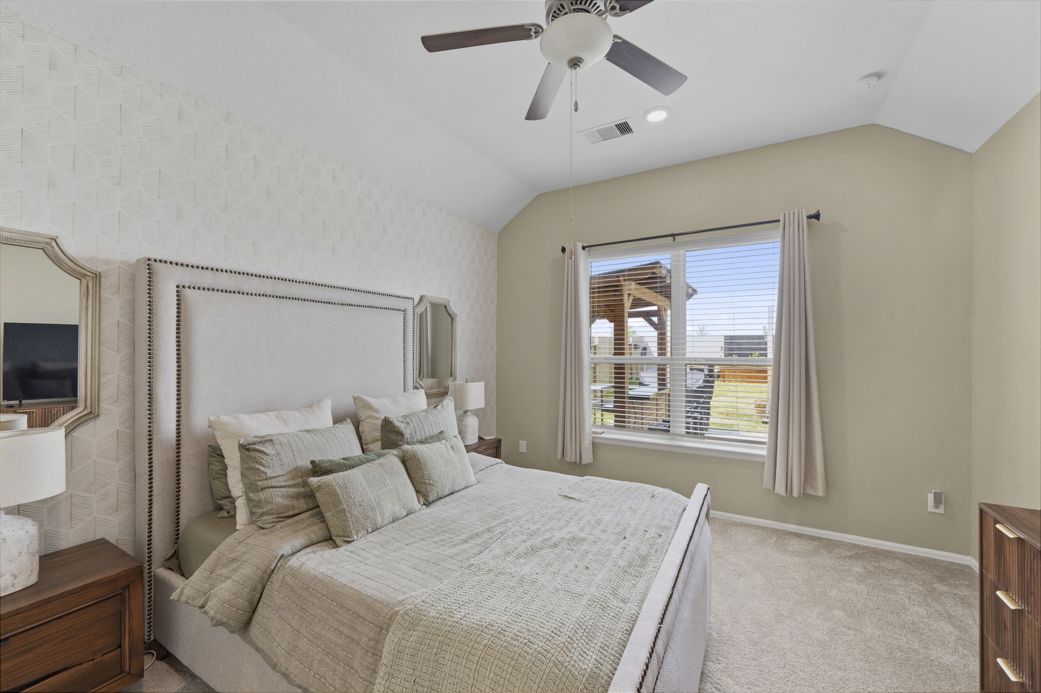 5142 Dunstable Manor Lane Rosharon, TX 77583 - Photo 17 of 30 Well-sized primary bedroom offering privacy and comfort with an en-suite bathroom.
