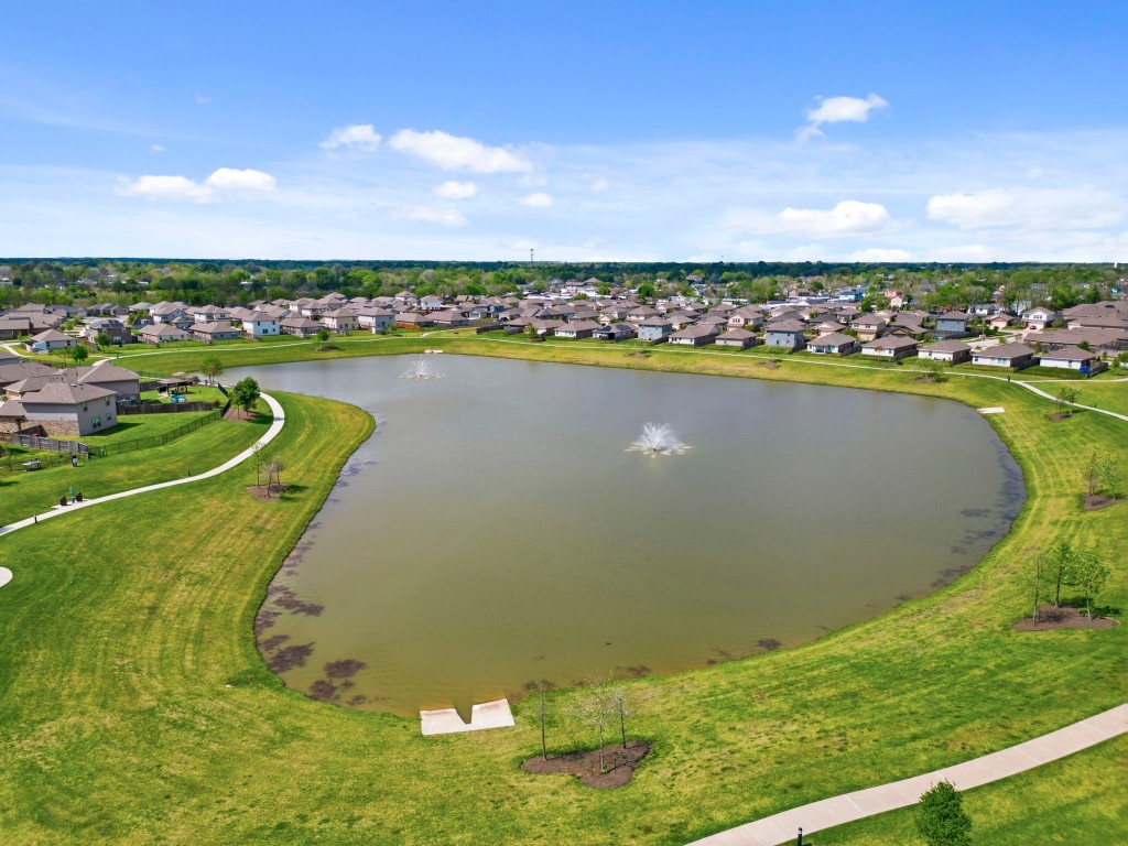 5142 Dunstable Manor Lane Rosharon, TX 77583 - Photo 6 of 30 Close proximity to the pond provides opportunities for scenic walks and a tranquil atmosphere.