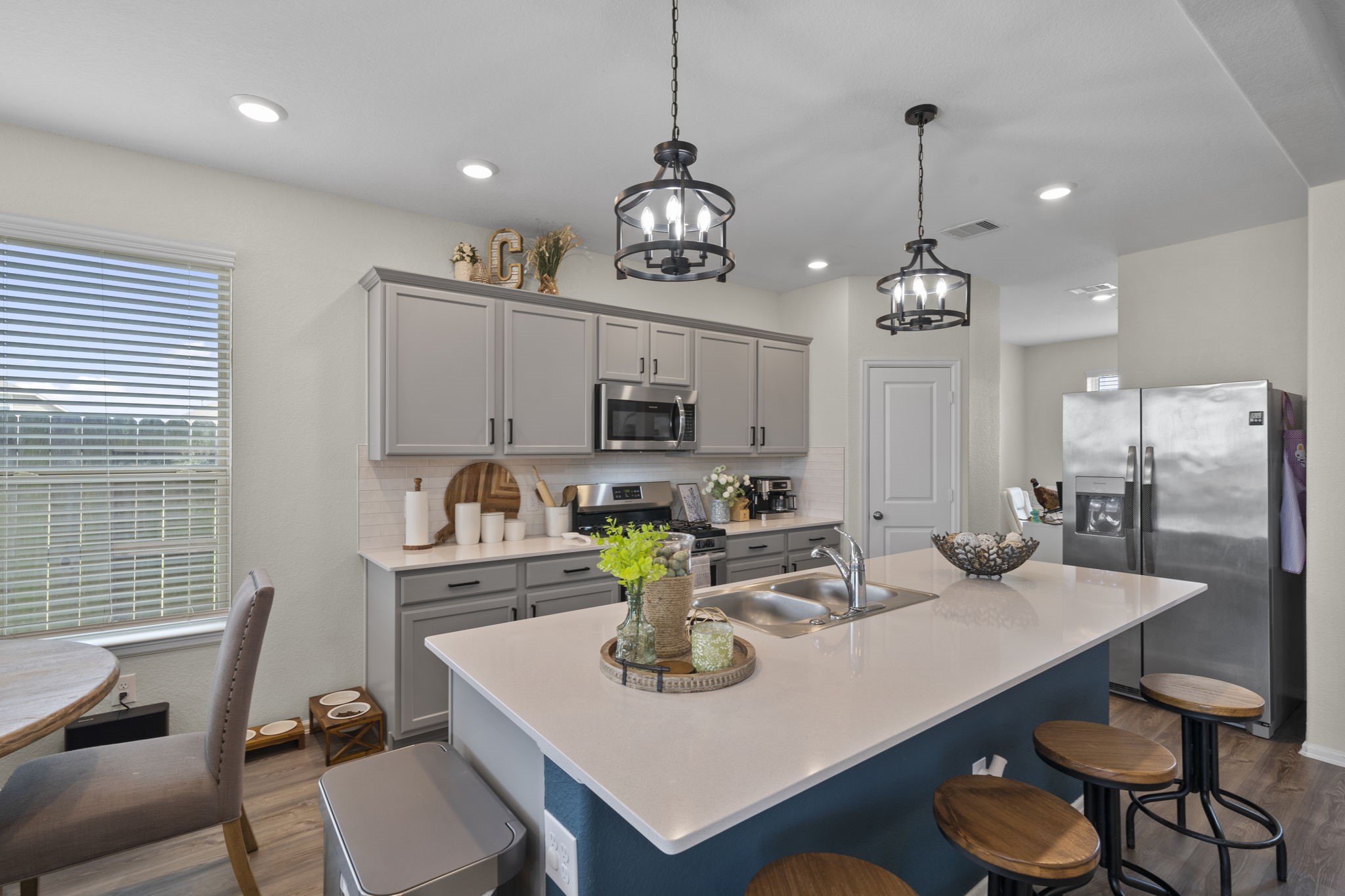 5142 Dunstable Manor Lane Rosharon, TX 77583 - Photo 9 of 30 Designed for everyday convenience