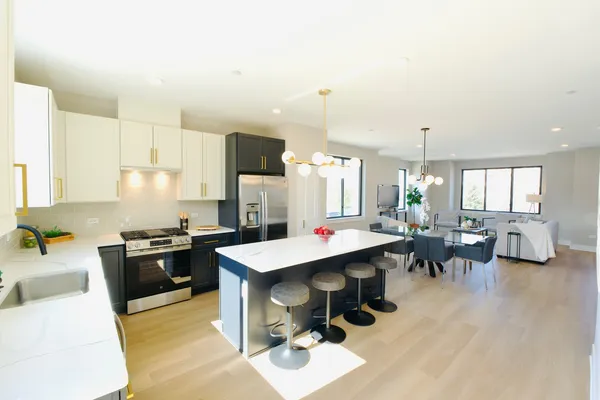 $4,495 | 171 Pointe Drive, Unit 171, Northbrook, IL 60062