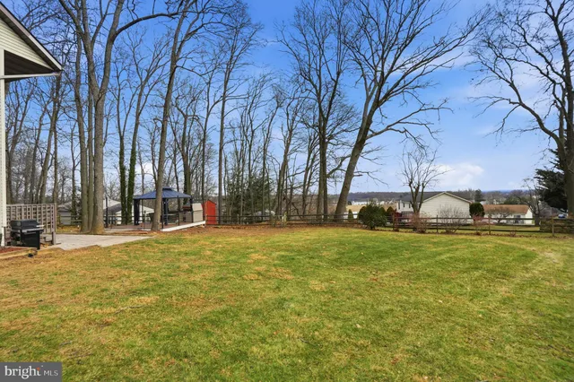 a view of a house with a large trees