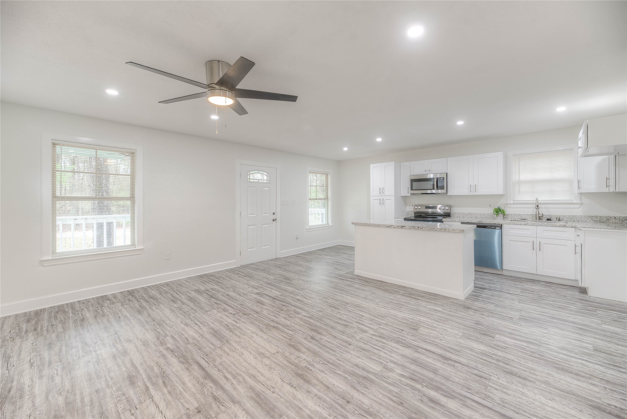 161 Evergreen Livingston, TX 77351 - Photo 15 of 35