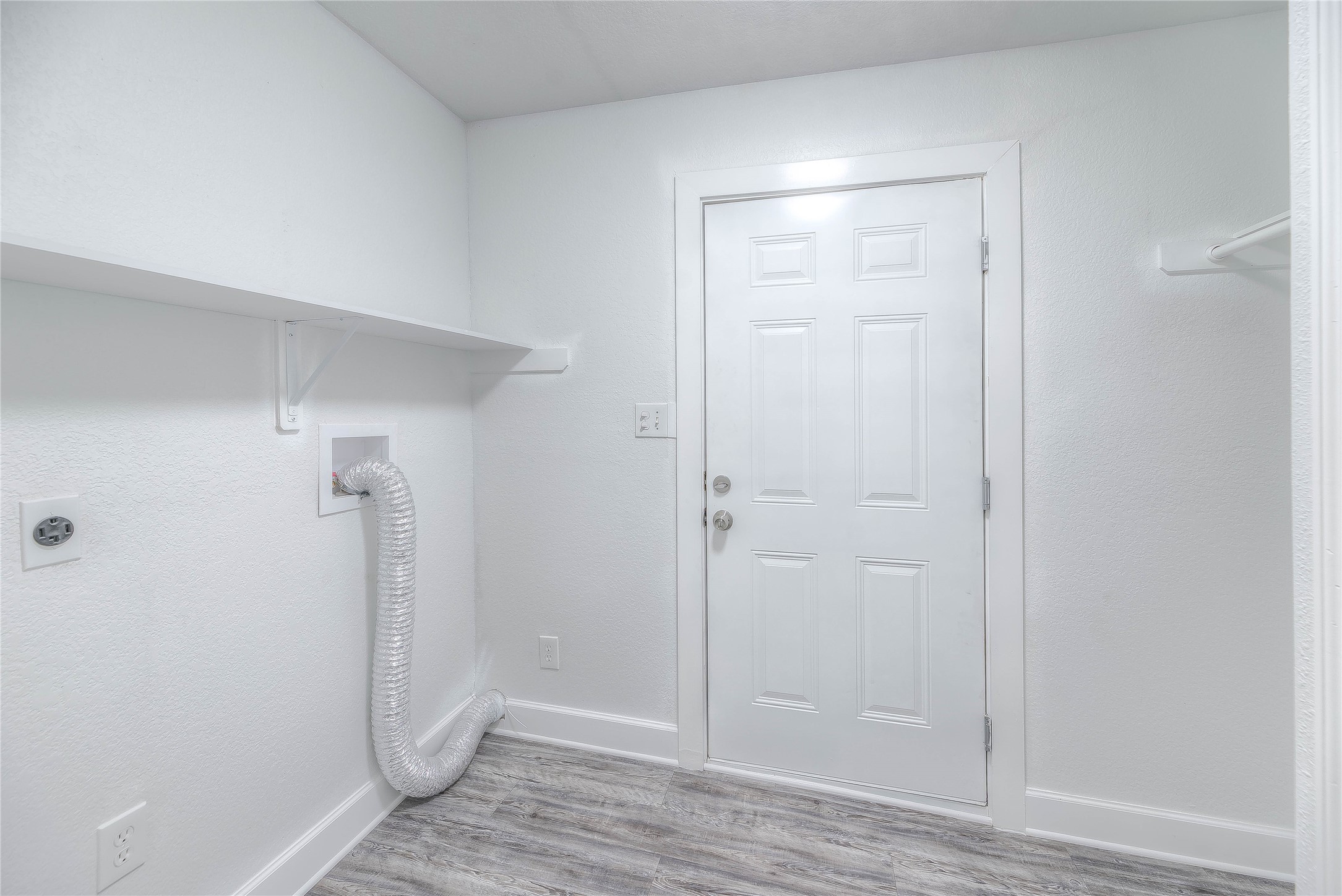 161 Evergreen Livingston, TX 77351 - Photo 19 of 35 Utility Room with access to the back yard.
