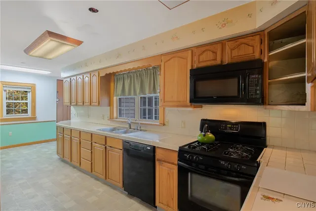 $270,000 | 2223 Turnpike Road, Auburn, NY 13021