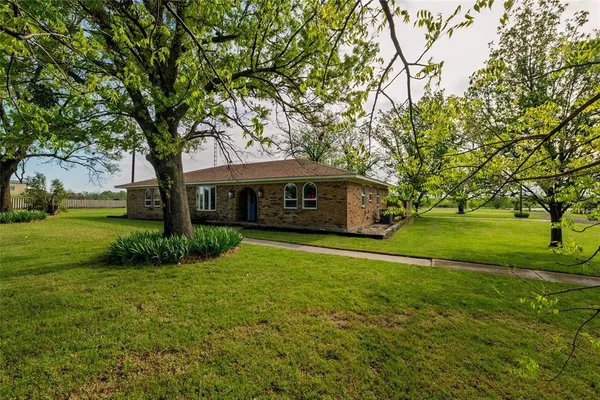 $399,000 | 3744 North Weaver Street, Gainesville, TX 76240