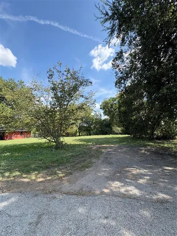 a view of a field with trees