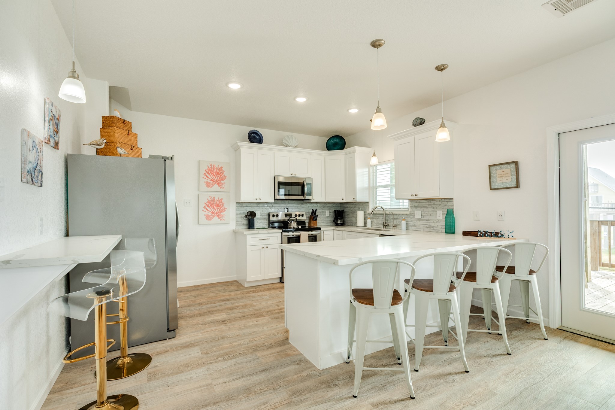 344 Thunder Road Surfside Beach, TX 77541 - Photo 15 of 40 A side bar and breakfast bar for additional eating spaces
