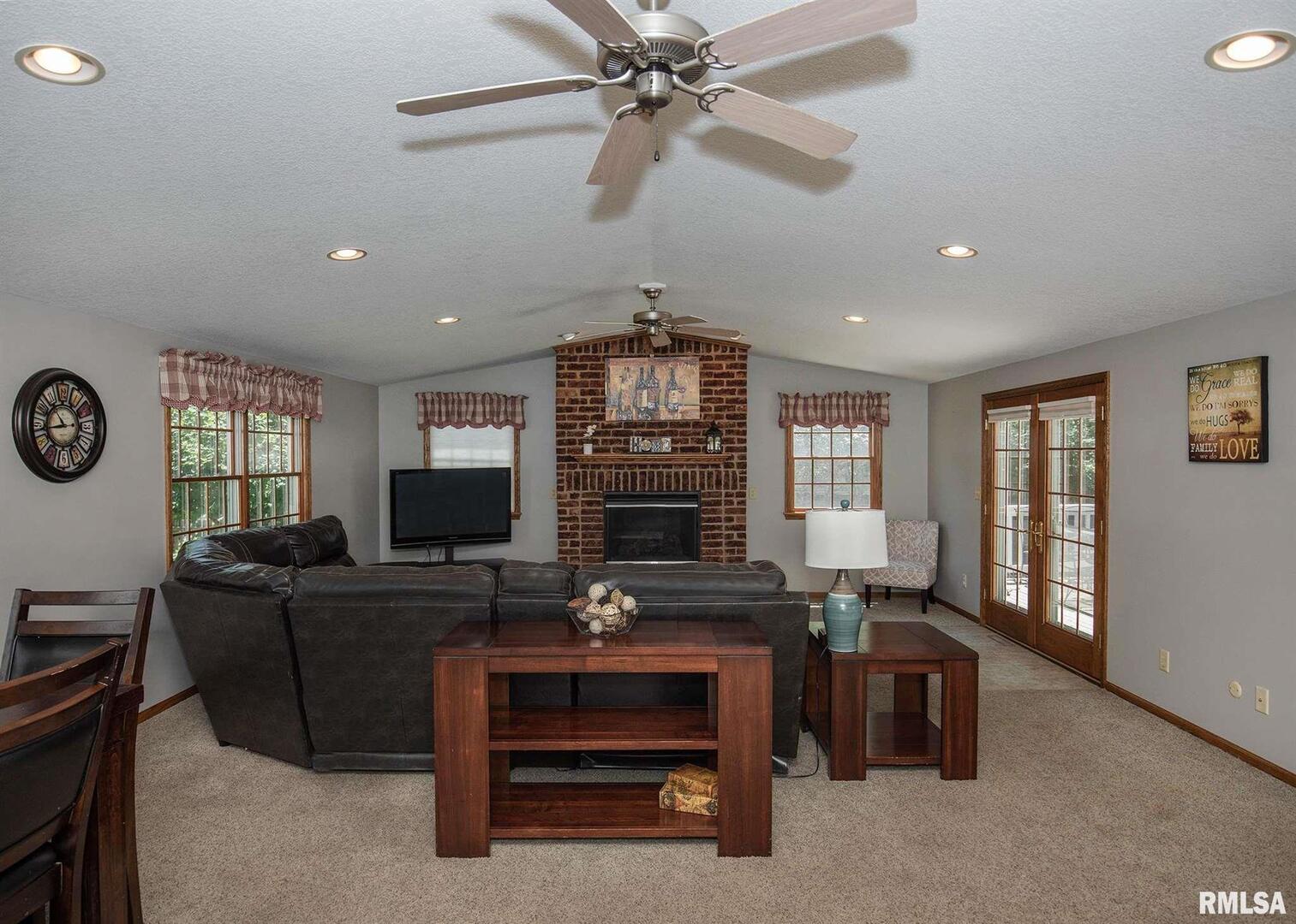 717 3rd Street, Unit A Moline, IL 61265 - Photo 12 of 48 Gallery Image 12