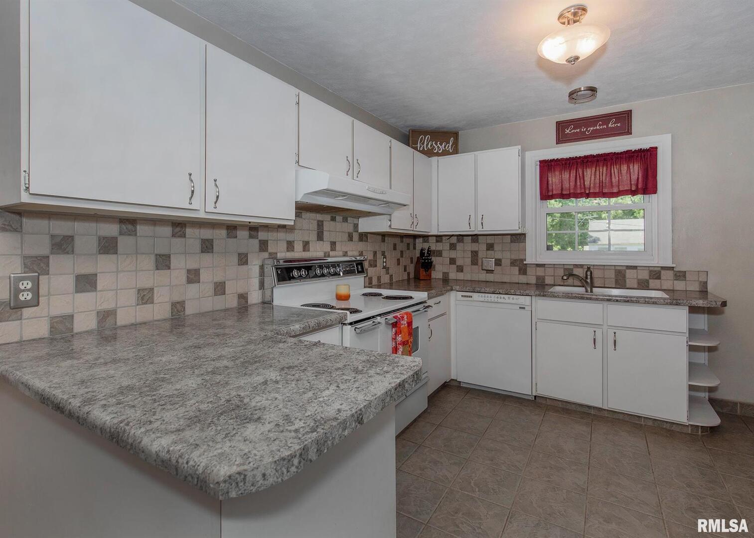 717 3rd Street, Unit A Moline, IL 61265 - Photo 16 of 48 Gallery Image 16
