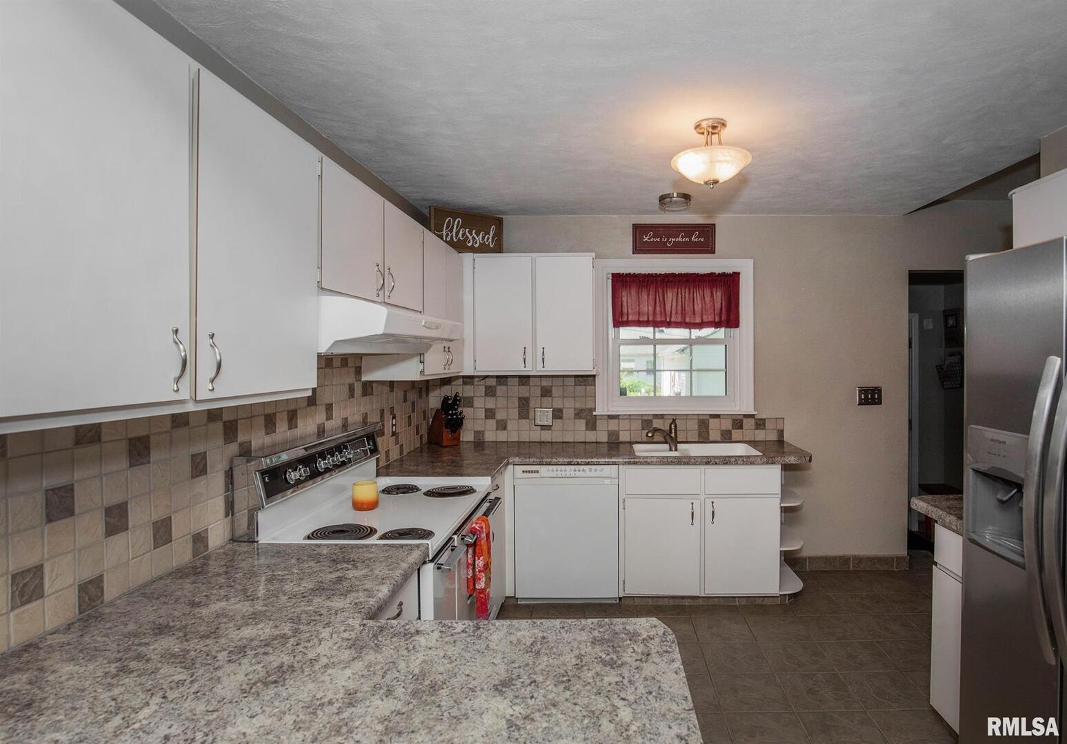 717 3rd Street, Unit A Moline, IL 61265 - Photo 18 of 48 Gallery Image 18
