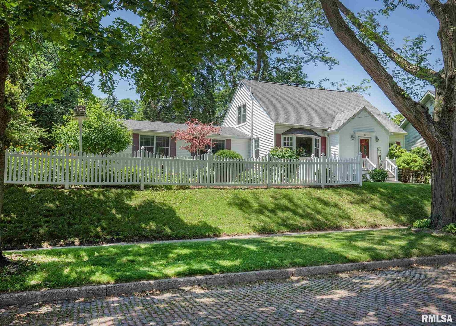717 3rd Street, Unit A Moline, IL 61265 - Photo 47 of 48 Gallery Image 47
