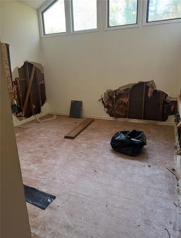 a view of a livingroom with furniture