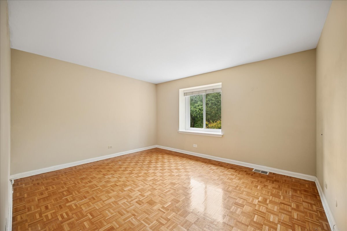 1918 Wilmette Avenue, Unit B Wilmette, IL 60091 - Photo 19 of 26 an empty room with a window