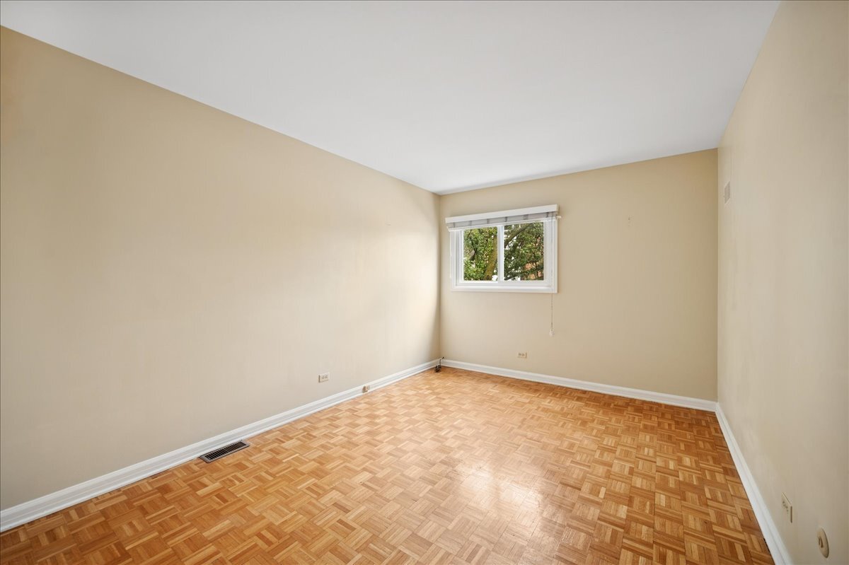 1918 Wilmette Avenue, Unit B Wilmette, IL 60091 - Photo 21 of 26 an empty room with a window