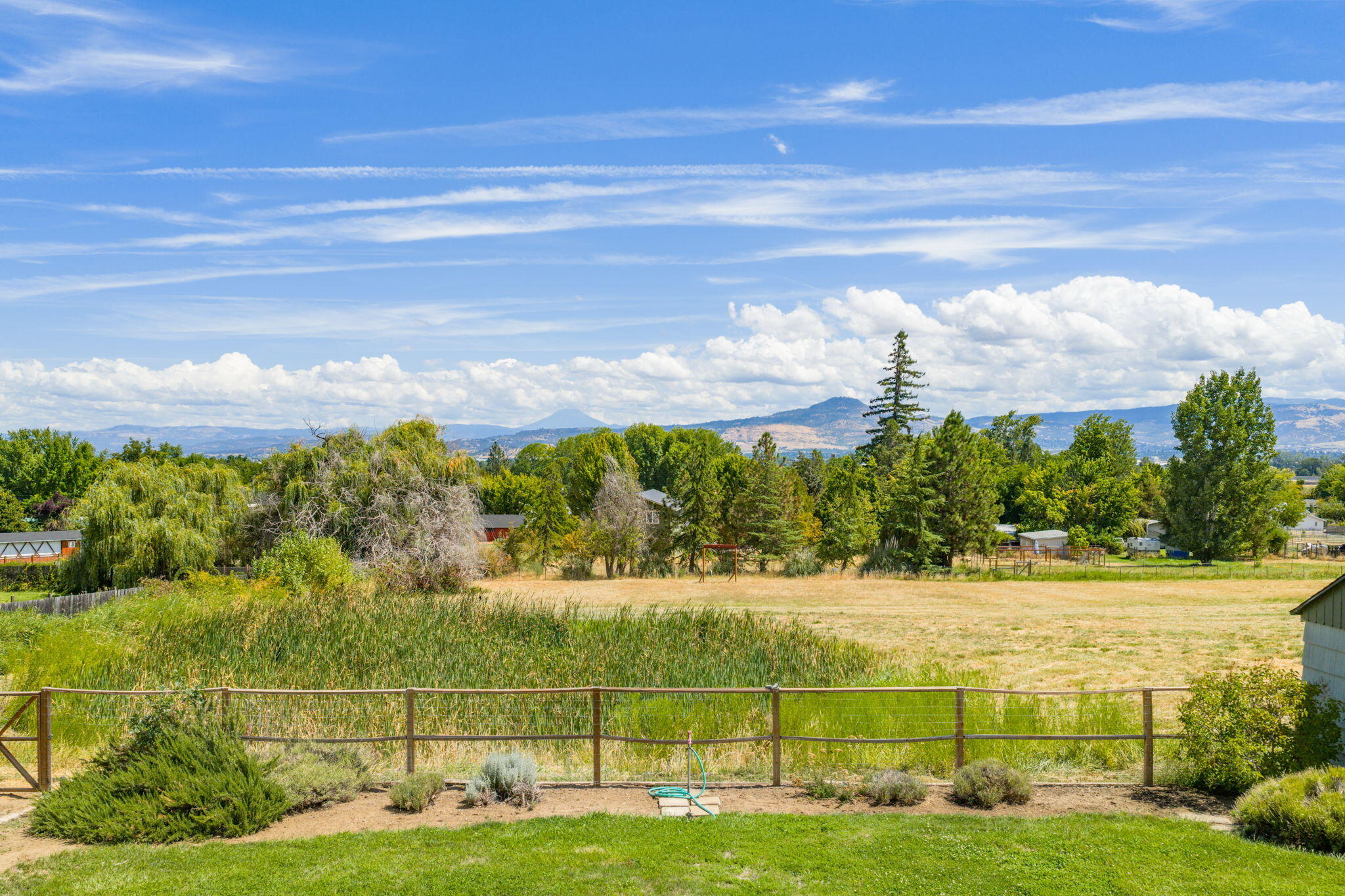 2976 Old Stage Road Central Point, OR 97502 - Photo 2 of 66 Stunning Views