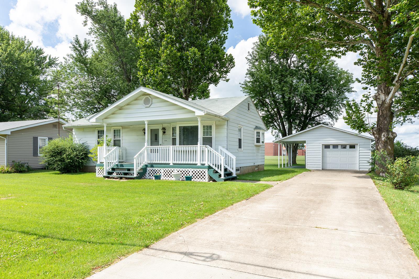 210 Virginia Street Brighton, IL 62012 - Photo 4 of 26 Gallery Image 4