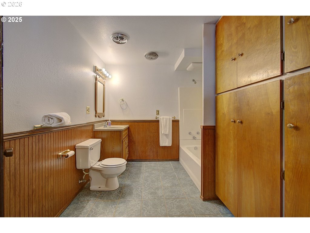 32320 Northeast Ammeter Road Washougal, WA 98671 - Photo 13 of 26 Bathroom