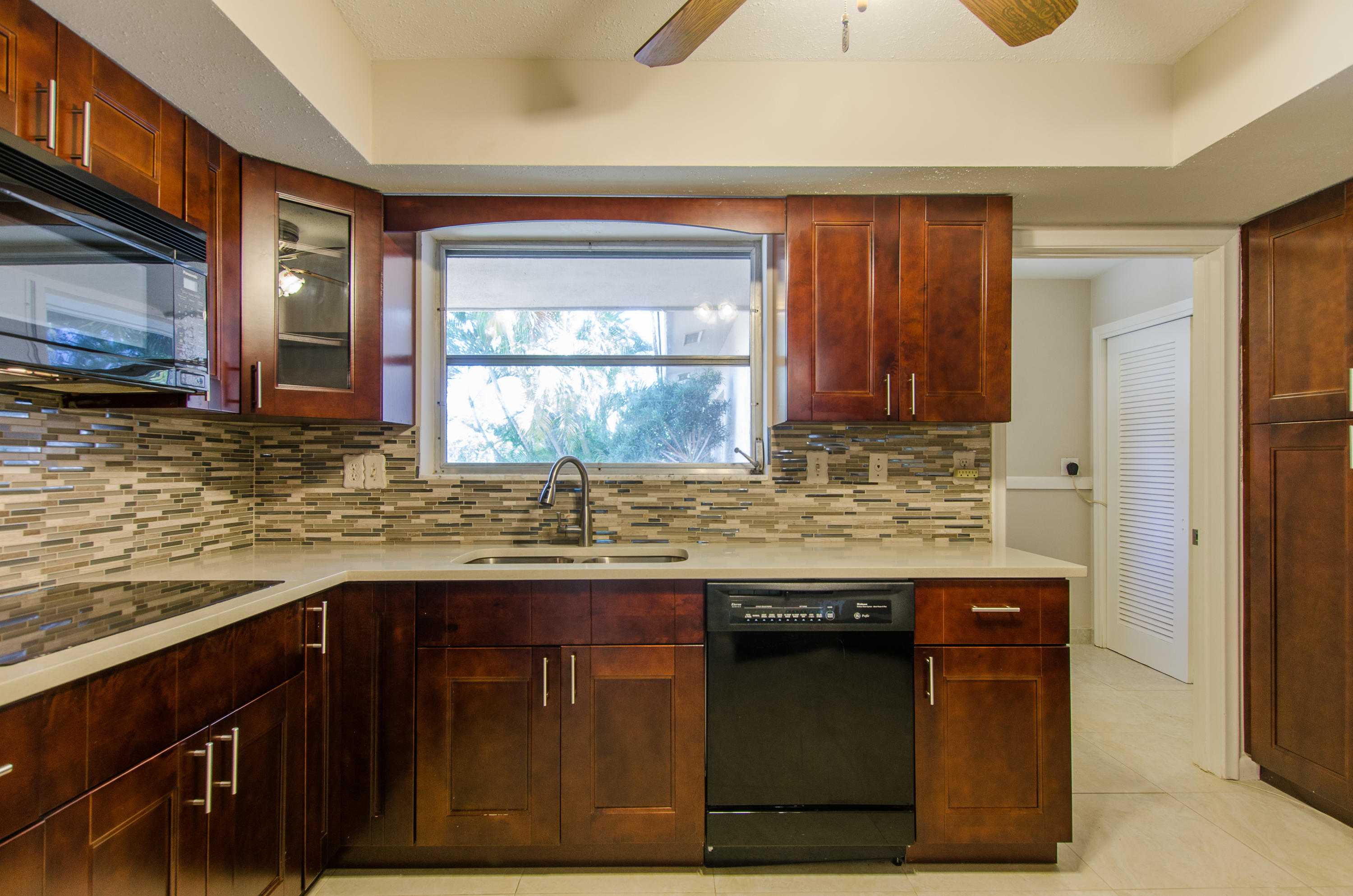 354 Southwest 7th Avenue Boca Raton, FL 33486 - Photo 9 of 30 354 SW 7th Ave Full-18