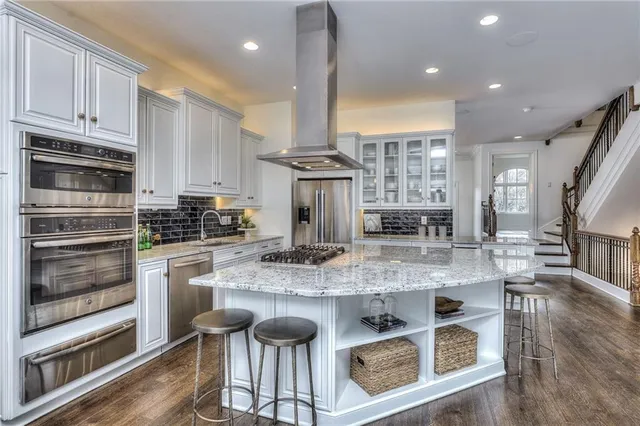 $1,399,000 | 202 West 50th Street, Kansas City, MO 64112