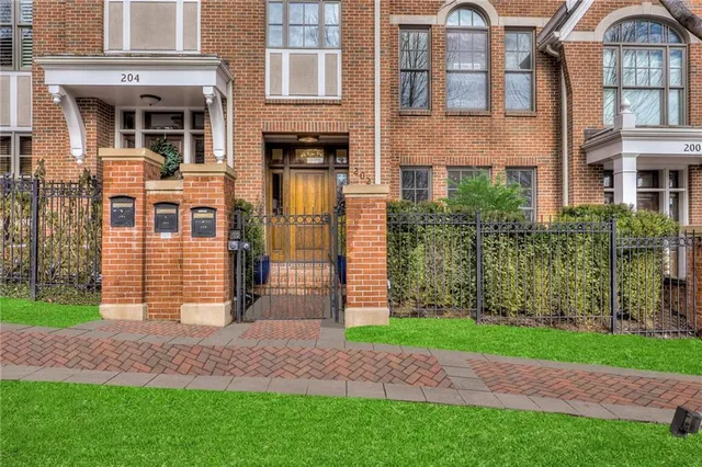 $1,399,000 | 202 West 50th Street, Kansas City, MO 64112