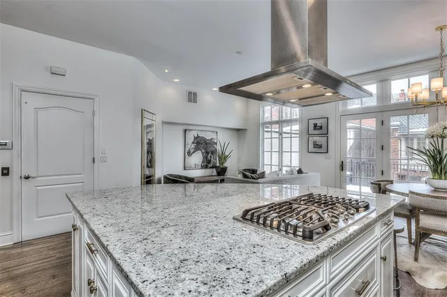 $1,399,000 | 202 West 50th Street, Kansas City, MO 64112