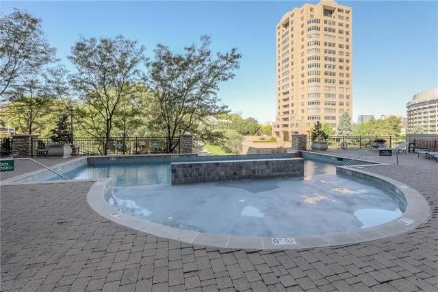 $1,399,000 | 202 West 50th Street, Kansas City, MO 64112