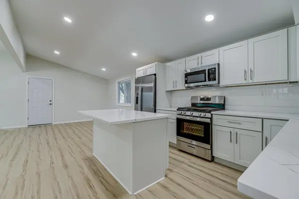 $2,950 | 835 Niagara Lane North, Plymouth, MN 55447